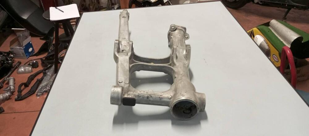 Forcellone post. Honda cx 500 turbo (7)