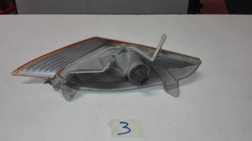 Freccia anteriore dx Suzuki Burgman 400 2004 (2)