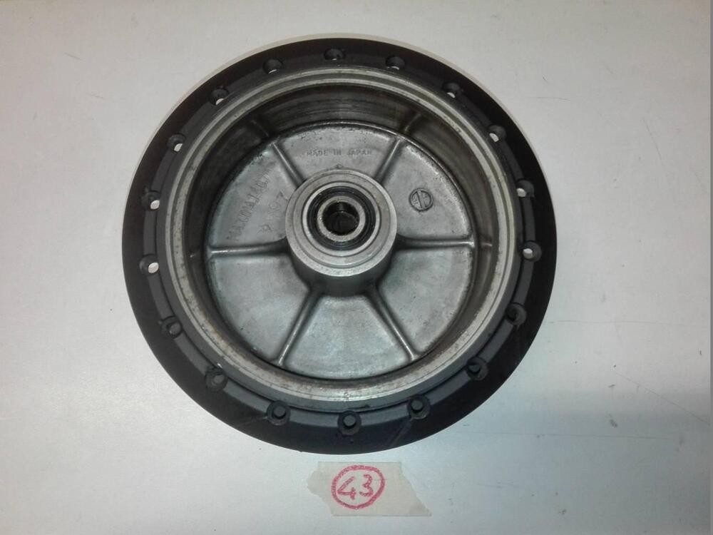 Mozzo posteriore Suzuki RM 400 1980 (3)