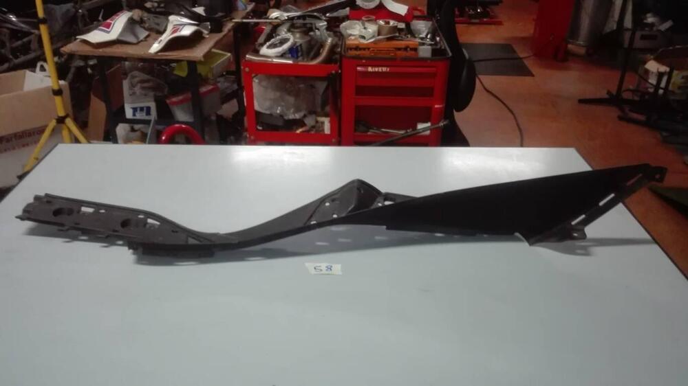 Pedana inferiore dx Suzuki Burgman 400 2004 (2)