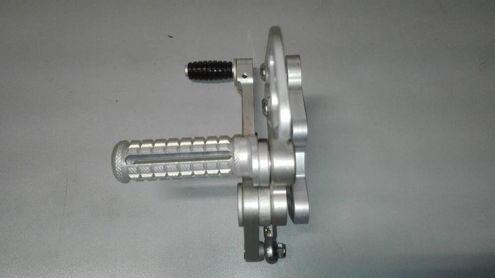 Pedane arretrate racing Suzuki GSX-R 600 e 750 Euro Racing (4)