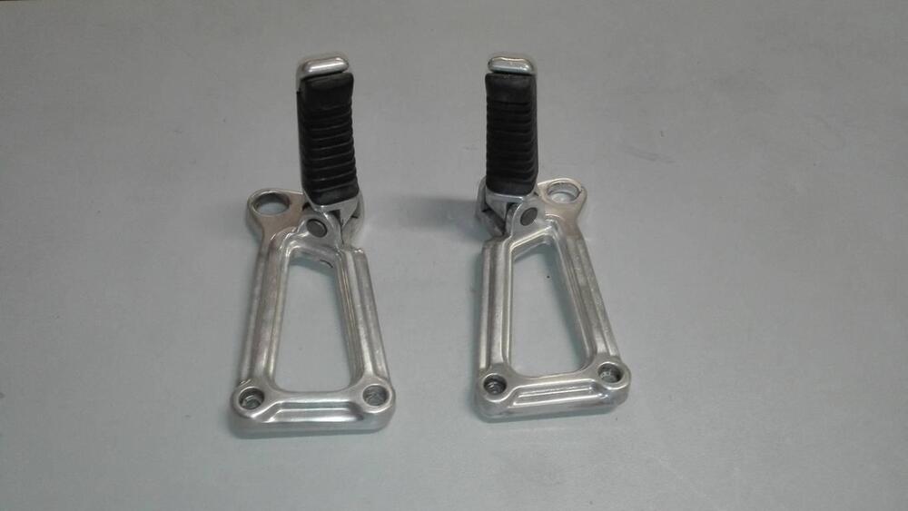 PEDANE PASSEGGIERO DUCATI851-888-SS600-SS750-SS900 (3)