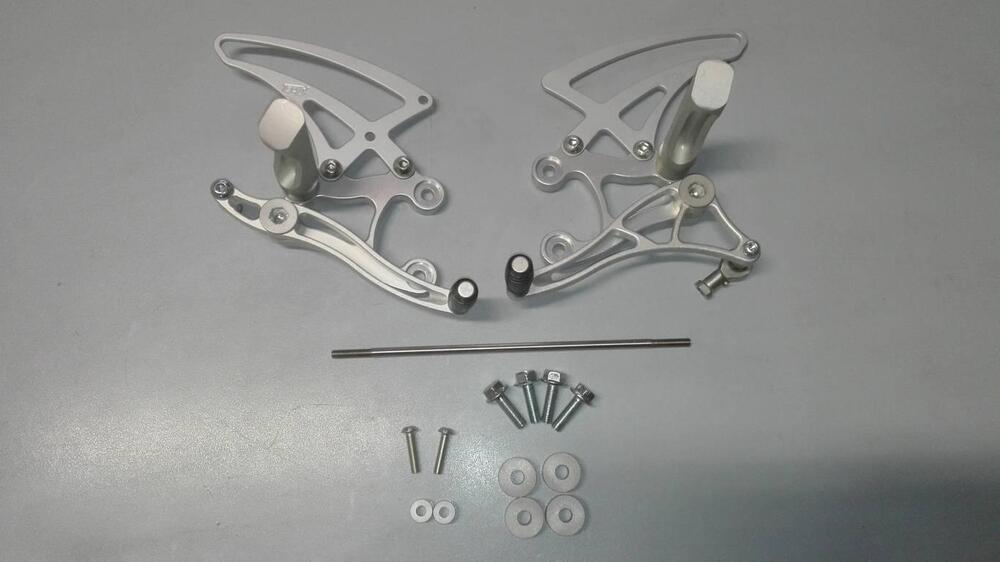 Pedane Sport per SUZUKI GSX-R 600-750 dal 04 al 05 Euro Racing (2)