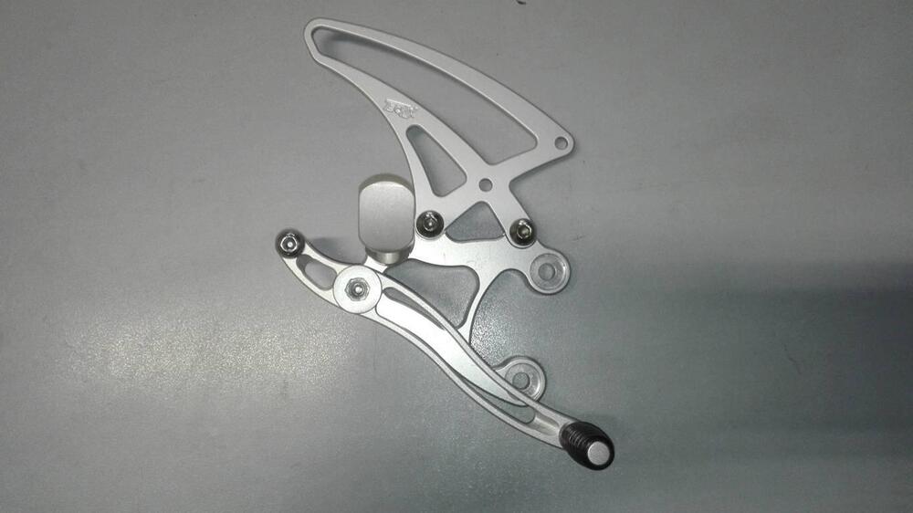 Pedane Sport per SUZUKI GSX-R 600-750 dal 04 al 05 Euro Racing (6)