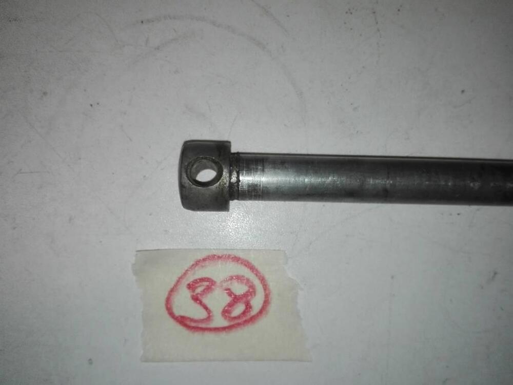 Perno ruota anteriore Suzuki RM 400 (3)