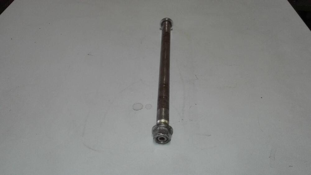 PERNO RUOTA POSTERIORE HONDA CBX 1000 '81-'82 (4)