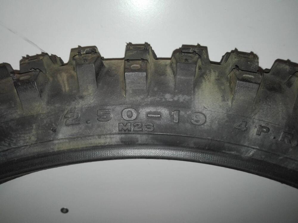 Pneumatico Bridgestone 19 pollici (4)