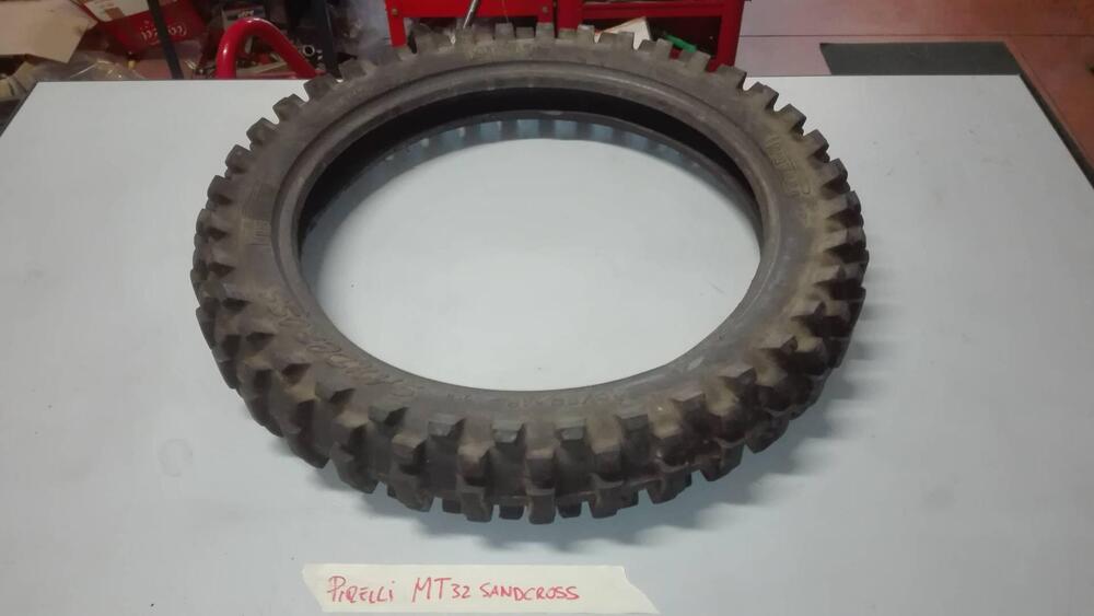PNEUMATICO PIRELLI MT32 110.90-18