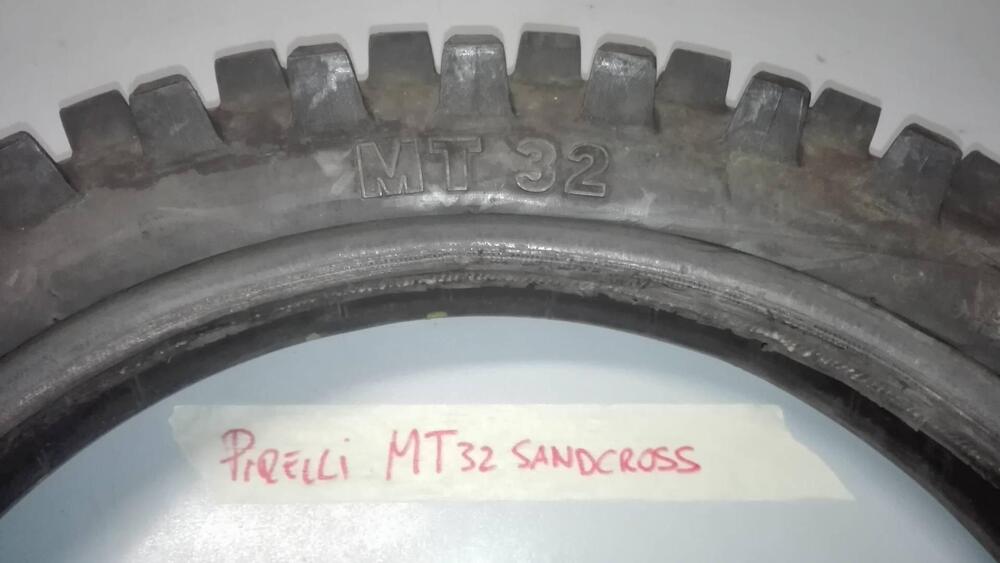 PNEUMATICO PIRELLI MT32 110.90-18 (2)