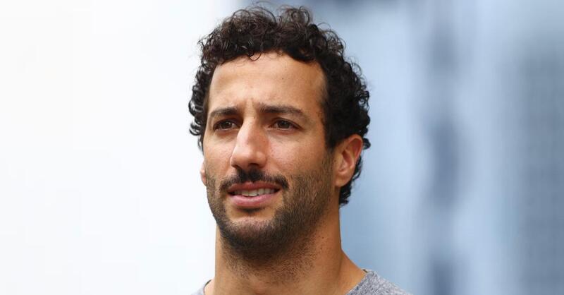 Incidente in moto per Daniel Ricciardo: cade facendo fuoristrada in Australia