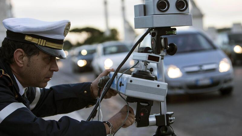 Italia senza autovelox? &Egrave; caos: a ottobre si rischia lo spegnimento di tutti i dispositivi. Cosa succede
