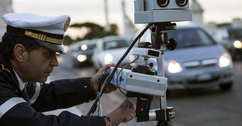 Italia senza autovelox? &Egrave; caos: a ottobre si rischia lo spegnimento di tutti i dispositivi. Cosa succede