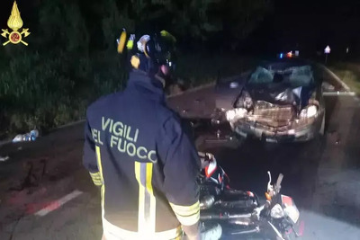 Incidente Vicenza, auto invade la corsia opposta e travolge 3 motociclisti 16enni: due vittime