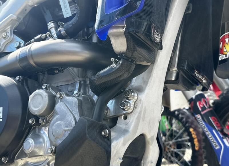 Bellissima questa protezione in carbonio. La posizione di quel tubo dell&#039;acqua non ci hai mai convinto in quanto molto esposta