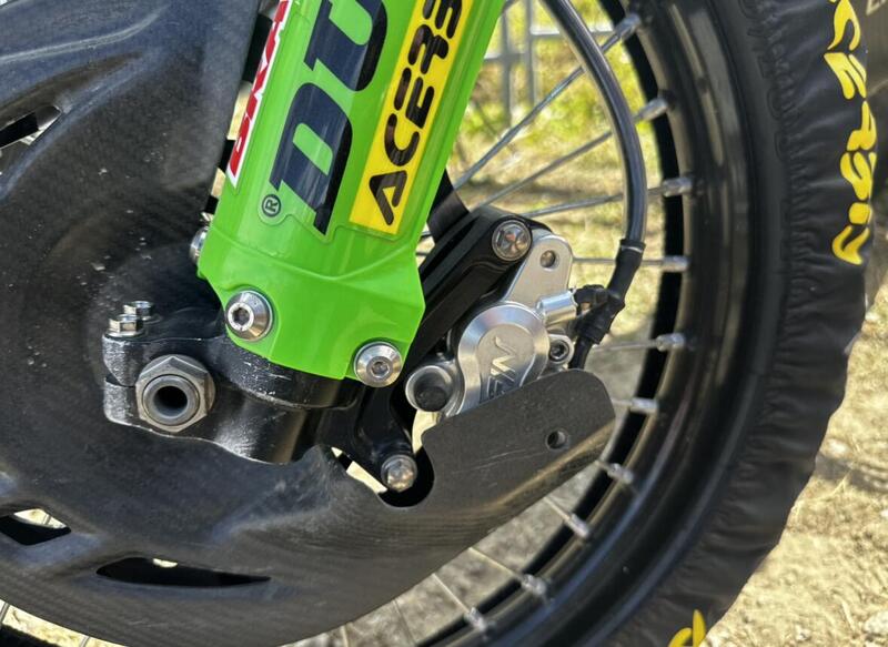 Ma la pinza anteriore ufficiale!