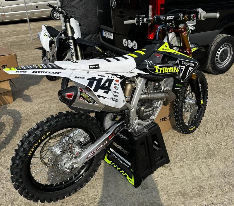 E questa Pro Circuit? Dopo aver consultato il catalogo del preparatore americano con esito negativo abbiamo chiesto informazioni. E&#039; uno scarico KTM SXF 450 &quot;adattato&quot;