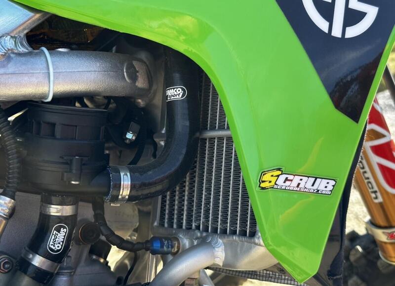 E non pu&ograve; mancare la pompa dell&#039;acqua elettrica. Meno attriti = pi&ugrave; cavalli