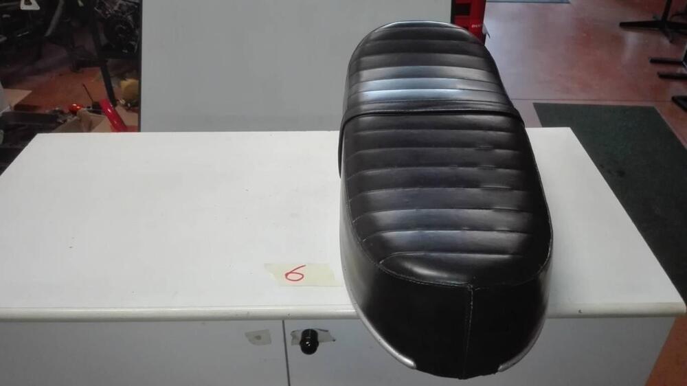 Sella Suzuki Titan 500 (4)