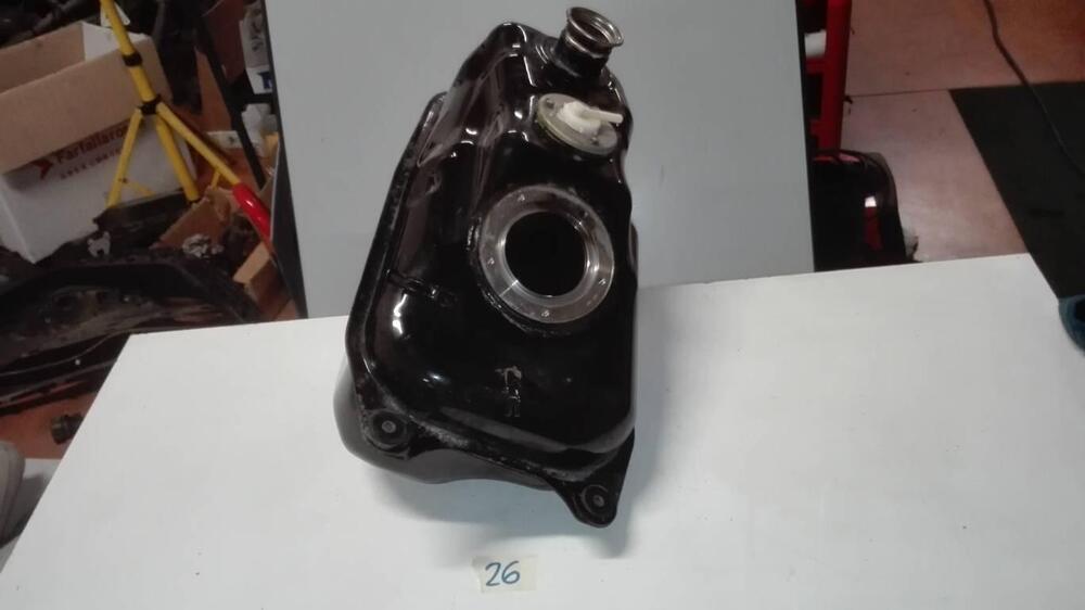 Serbatoio carburante Suzuki Burgman 400 2004 (2)