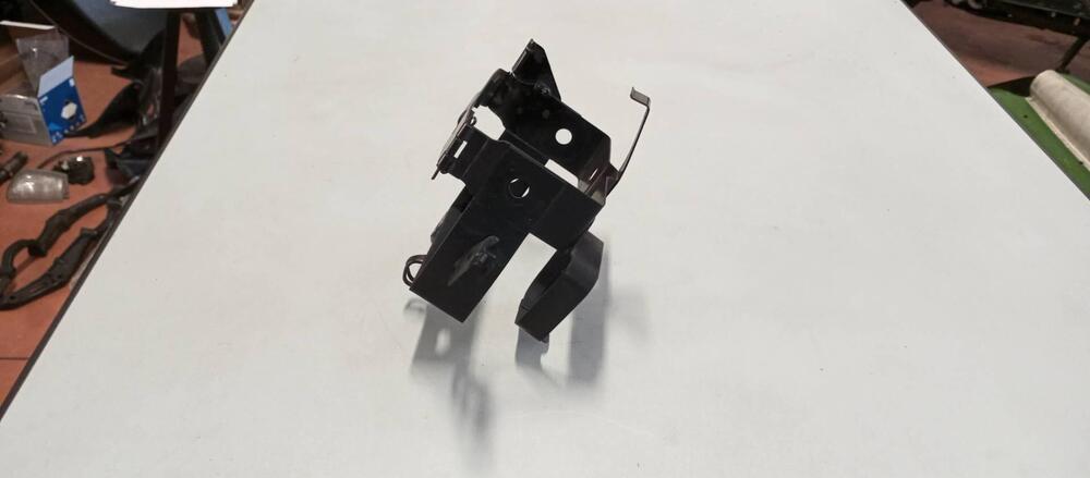 SUPPORTO BATTERIA HONDA CX 500 TURBO (2)