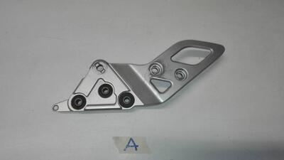 Supporto pedana destra Suzuki Bandit