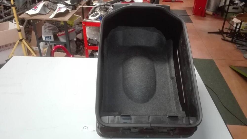 Vano sottosella Suzuki Burgman 400 2003-2006 (4)