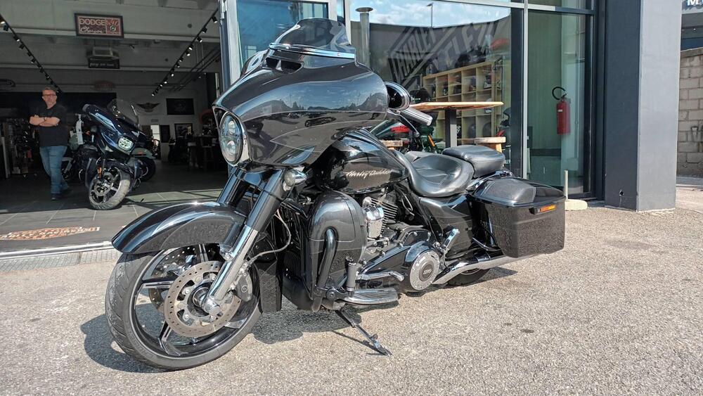 Harley-Davidson 114 Street Glide (2017) (2)