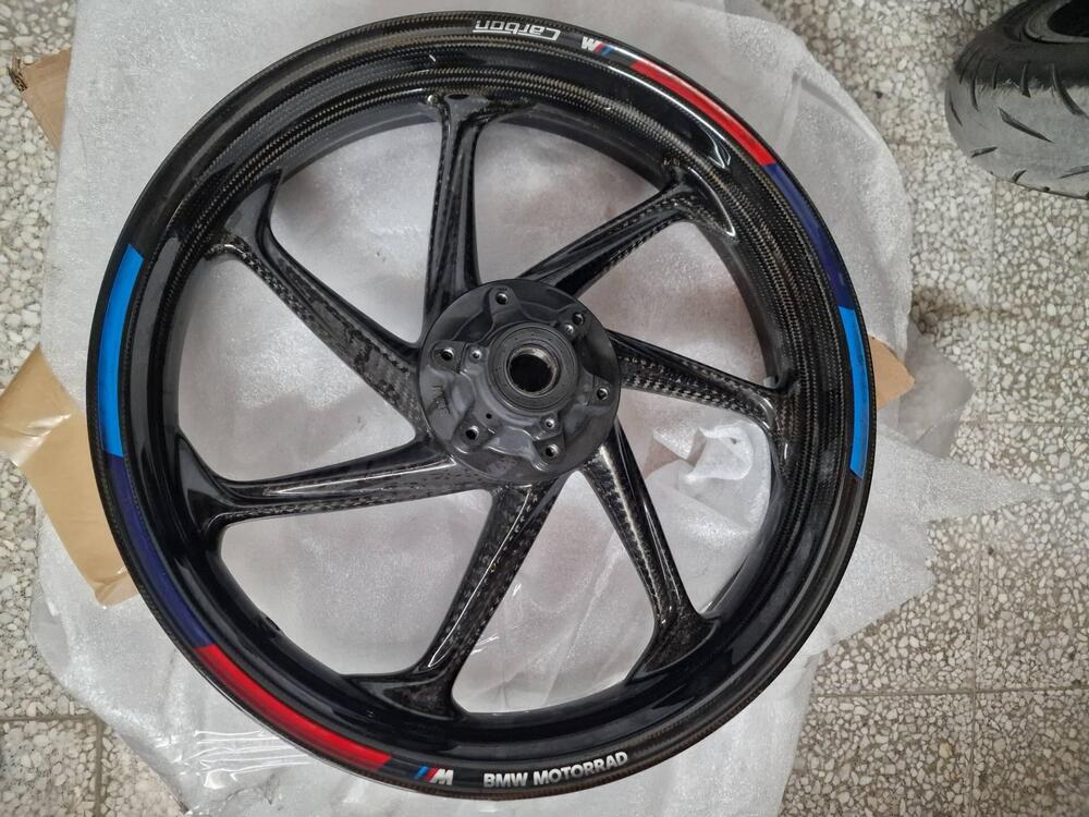 Cerchio Ant in carbonio Bmw M 1000 R (4)