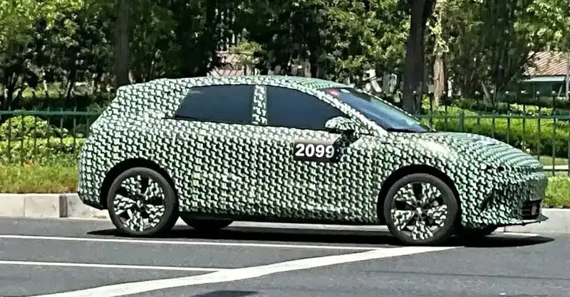 Leapmotor B05: la nuova hatchback elettrica sar&agrave; svelata a Monaco, i prezzi? Coster&agrave; meno di quanto si pensa [Foto Spia]
