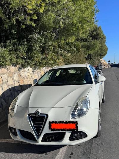 Alfa Romeo Giulietta 1.6 JTDm-2 Distinctive del 2013 usata a Imperia