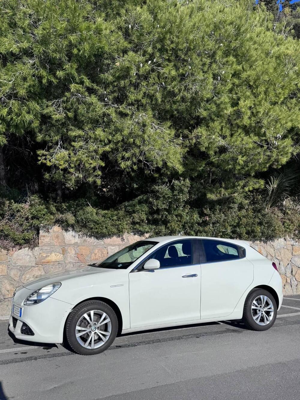 Alfa Romeo Giulietta usata a Imperia (3)