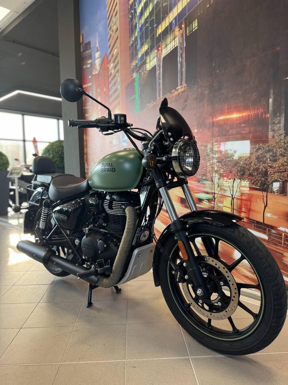 Royal Enfield Meteor 350 (2021 - 26) (2)
