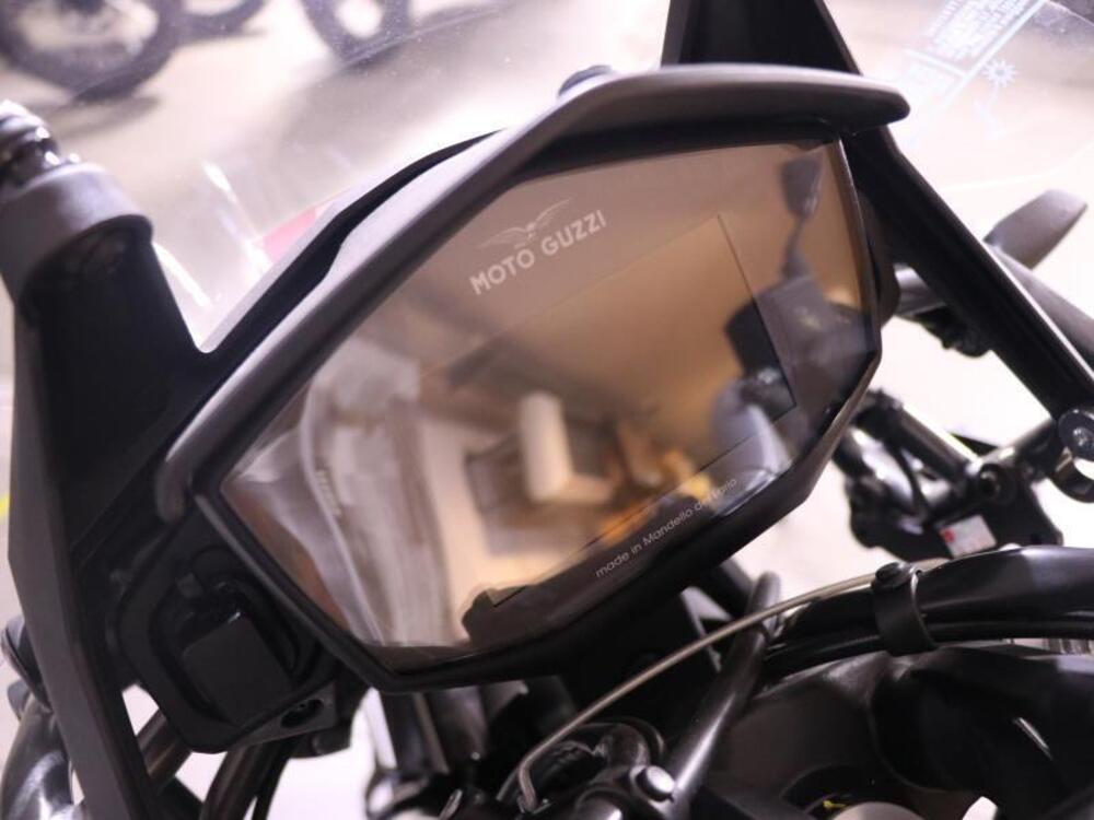 Moto Guzzi V85 TT Guardia d'Onore (2022 - 23) (6)