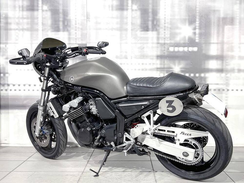 Yamaha FZS 600 Fazer (2002 - 03) (2)