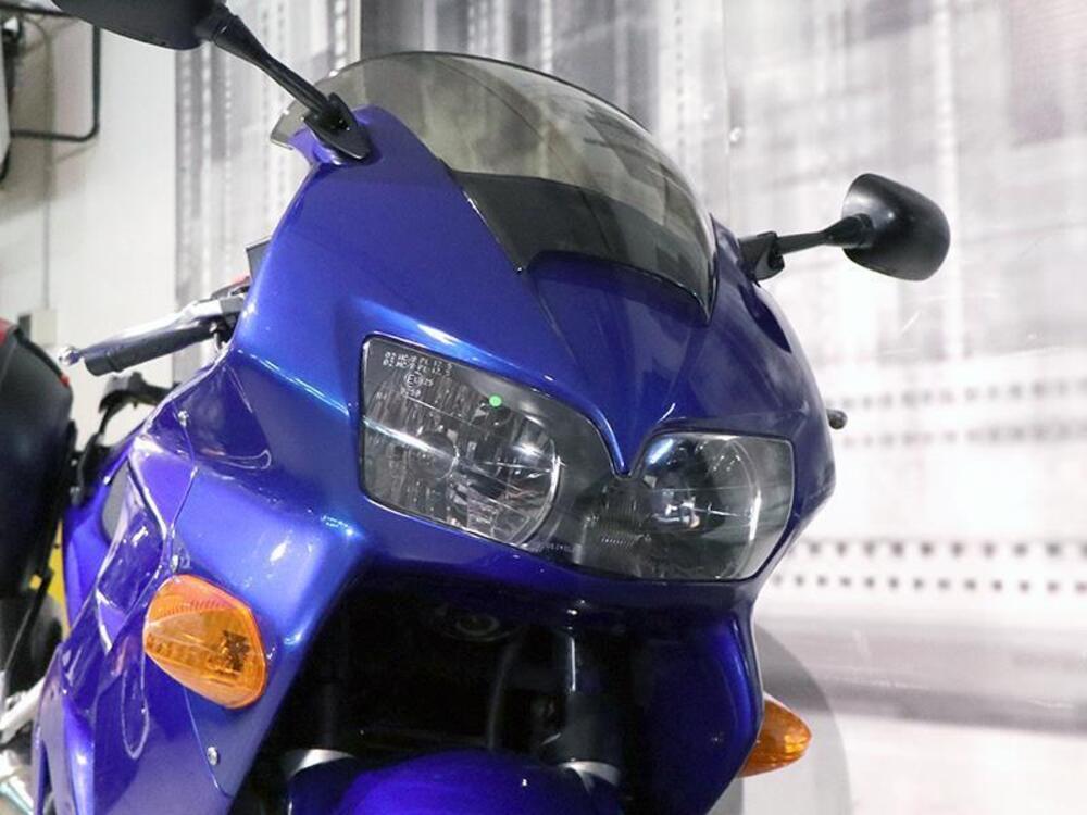 Honda VFR 800 (1998 - 01) (3)