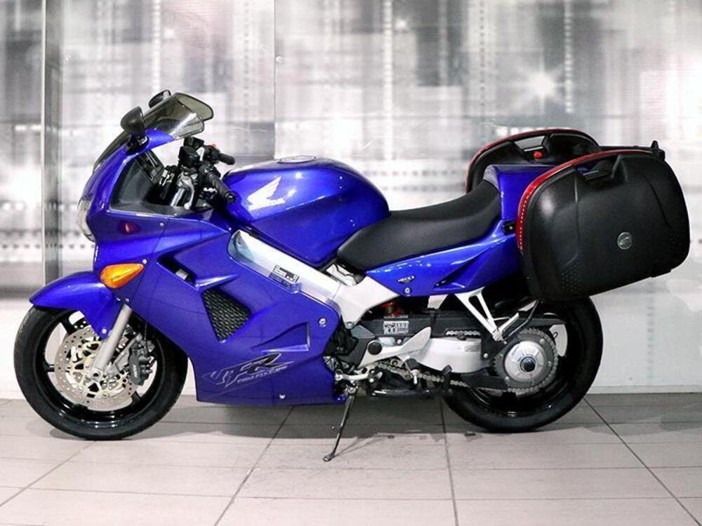 Honda VFR 800 (1998 - 01) (6)