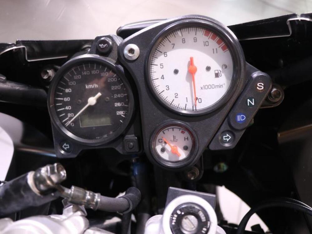 Honda VTR 1000 F Firestorm (1997 - 00) (6)