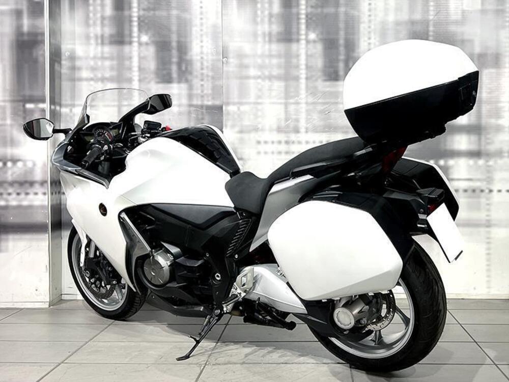 Honda VFR 1200 F ABS (2009 - 16) (2)