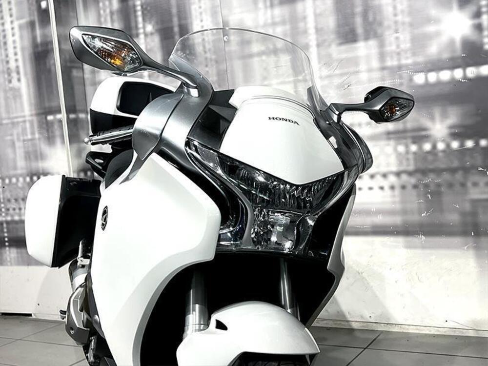 Honda VFR 1200 F ABS (2009 - 16) (9)