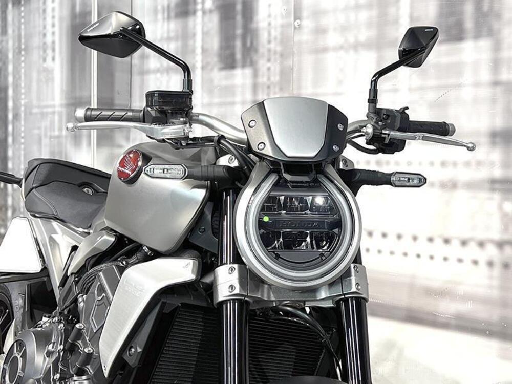 Honda CB 1000 R (2021 - 25) (9)
