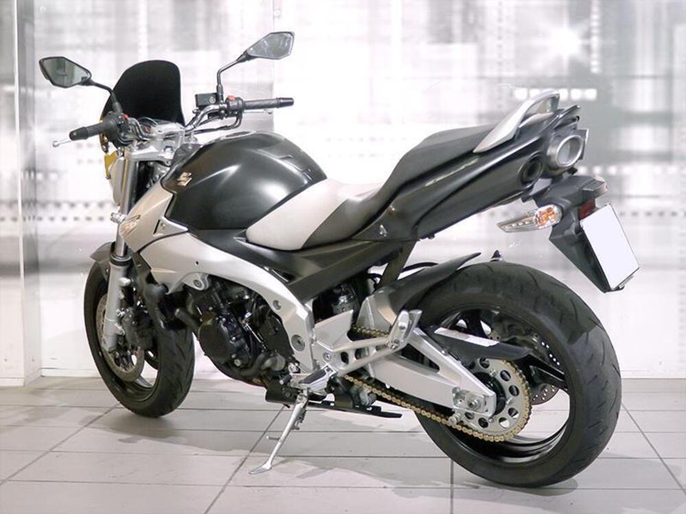Suzuki GSR 600 (2006 - 11) (4)