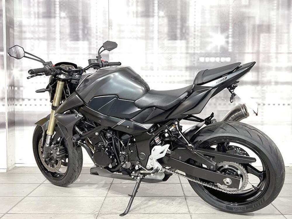 Suzuki GSR 750 (2010 - 15) (2)
