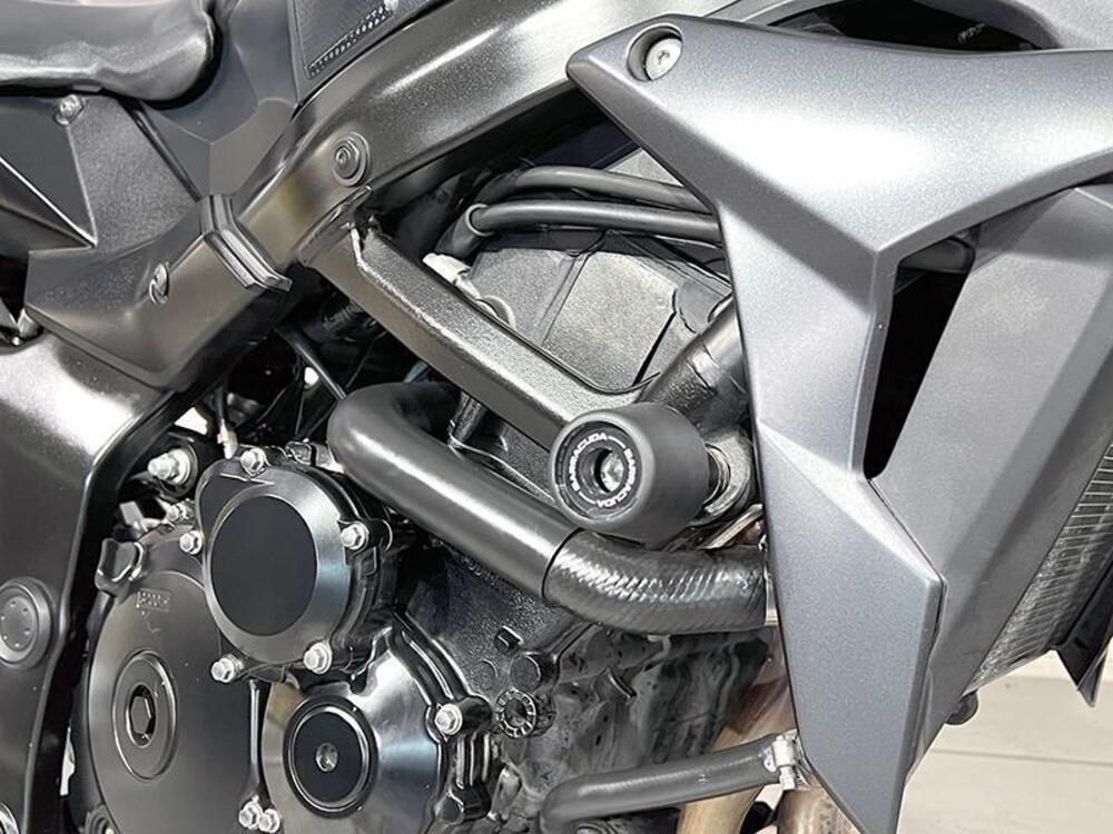 Suzuki GSR 750 (2010 - 15) (4)