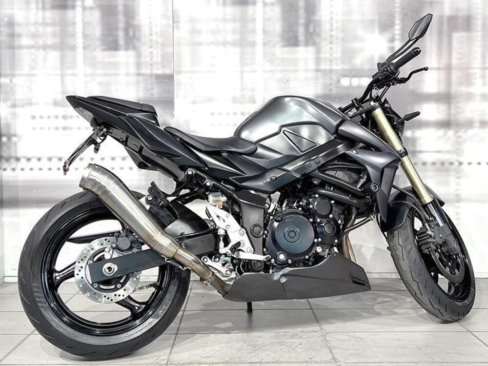 Suzuki GSR 750 (2010 - 15) (8)