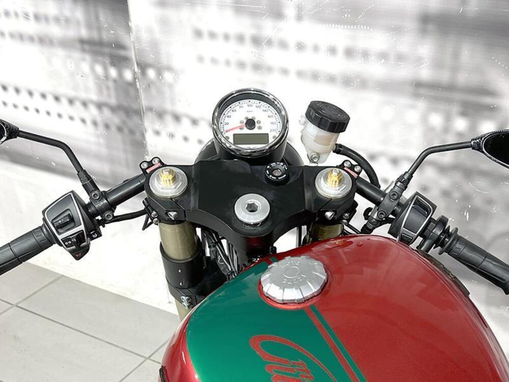 Moto Guzzi V9 Bobber (2016 - 18) (6)