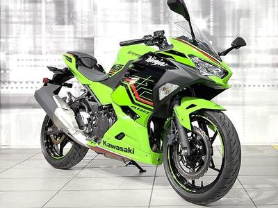 Kawasaki Ninja 400 (2023) usata