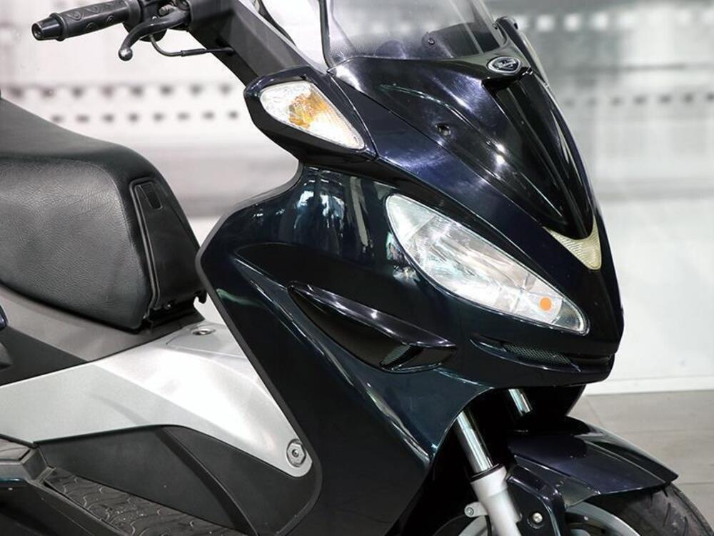 Malaguti Madison 400 4T (8)