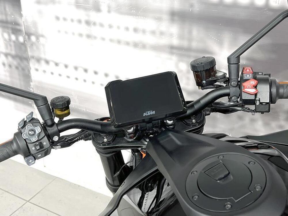 KTM 1290 Super Duke R (2020) (6)