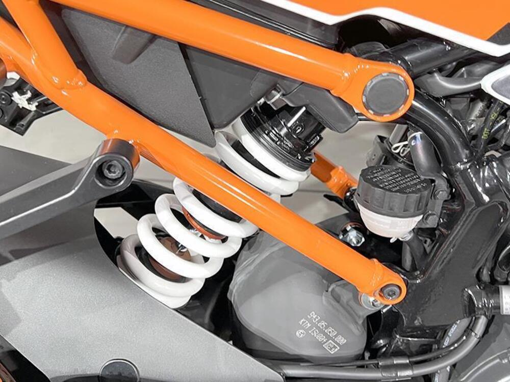 KTM RC 125 (2022 - 26) (4)