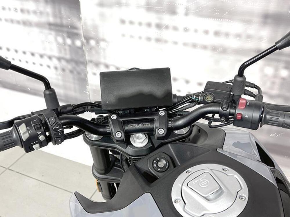 CFMOTO 300NK (2021 - 25) (6)